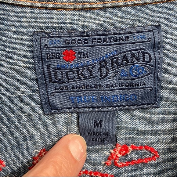 LUCKY BRAND / Embroidered Chambray Western Shirt Long Sleeve Button Down Size M - Picture 5 of 14